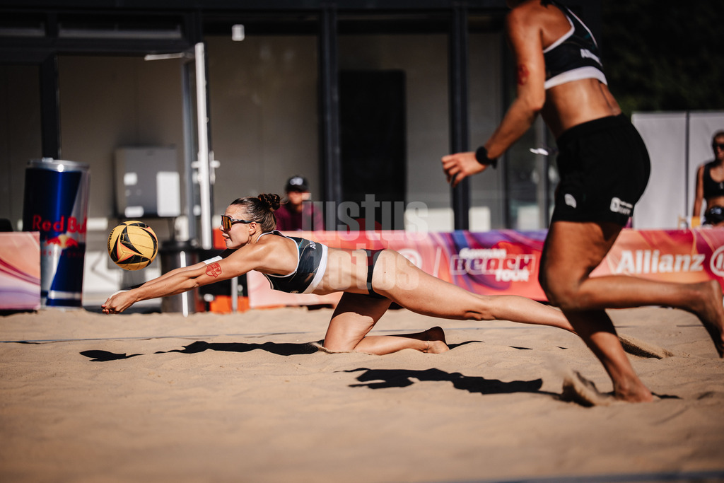 Beachvolleyball | Frauen | Allianz German Beach Tour 2025 | Tourstop Berlin | 21.08.2025 | Elea Beutel nimmt den Ball an