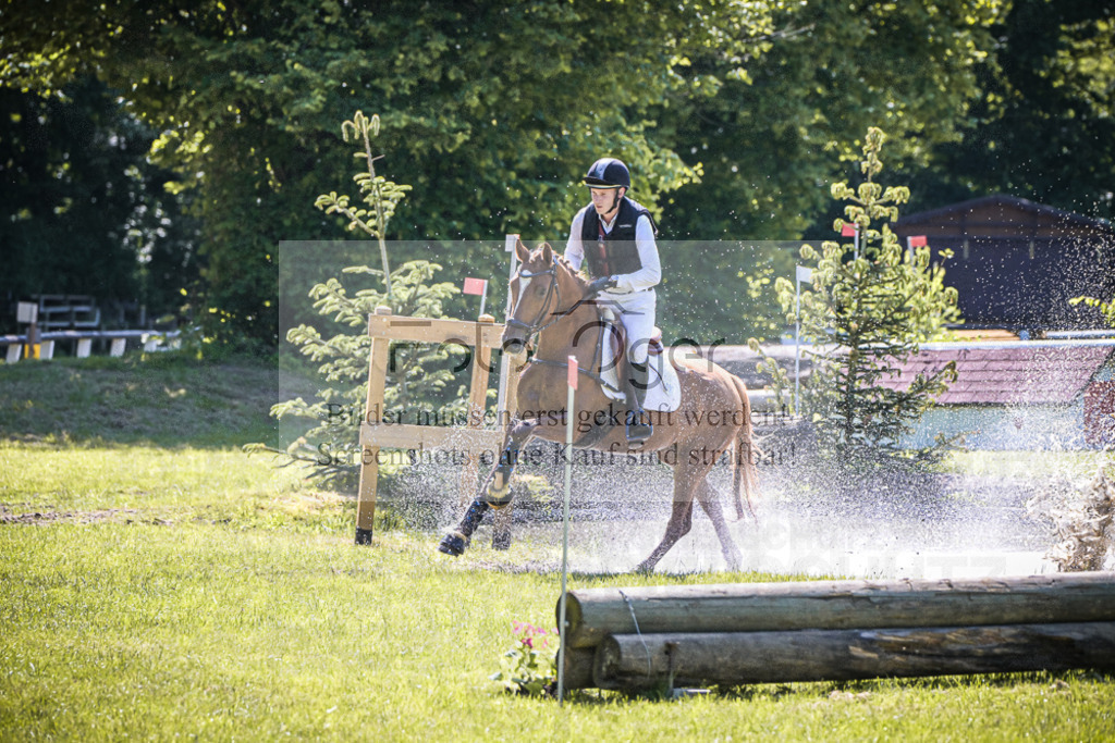 DOS_5875 | Entdecke hochwertige Reitturnierfotos von Foto Oger. Professionell, emotional und authentisch – jetzt Lieblingsmomente im Shop bestellen.Deutschlandweite Turnierfotografie. - Realisiert mit Pictrs.com