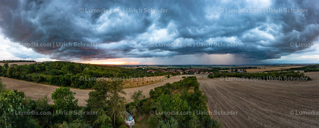 10049-51396 - Gewitterwolken am Huy | Stockfoto und Bilderpool mit Bildmaterial aus Deutschland, dem Harz, Halberstadt, Quedlinburg, Wernigerode und weltweit. Qualitativ hochwertige und professionelle Fotos anschauen und kaufen. - Realisiert mit Pictrs.com
