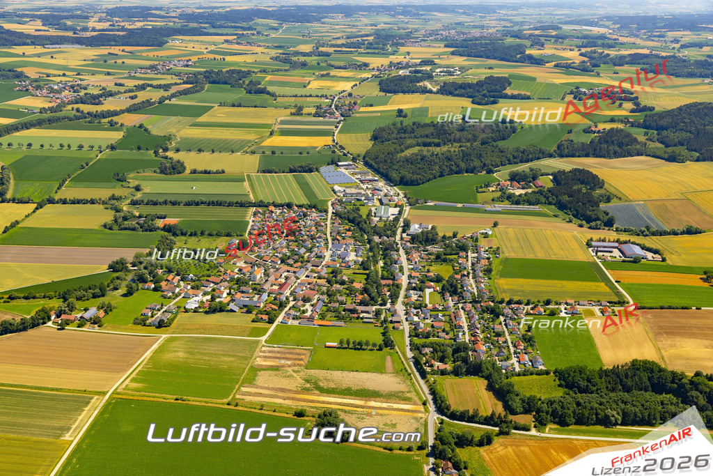 Aktuelles Luftbild von Aufhausen Eichendorf - Die Luftaufnahme wurde 2022 mittels UL-Flugzeug erstellt ( keine Drohne ) - hochauflösende Kamera-Systeme von  Canon -Beste Qualität - Für grossformatige Ausdrucke geeignet. Die Geschenkidee !