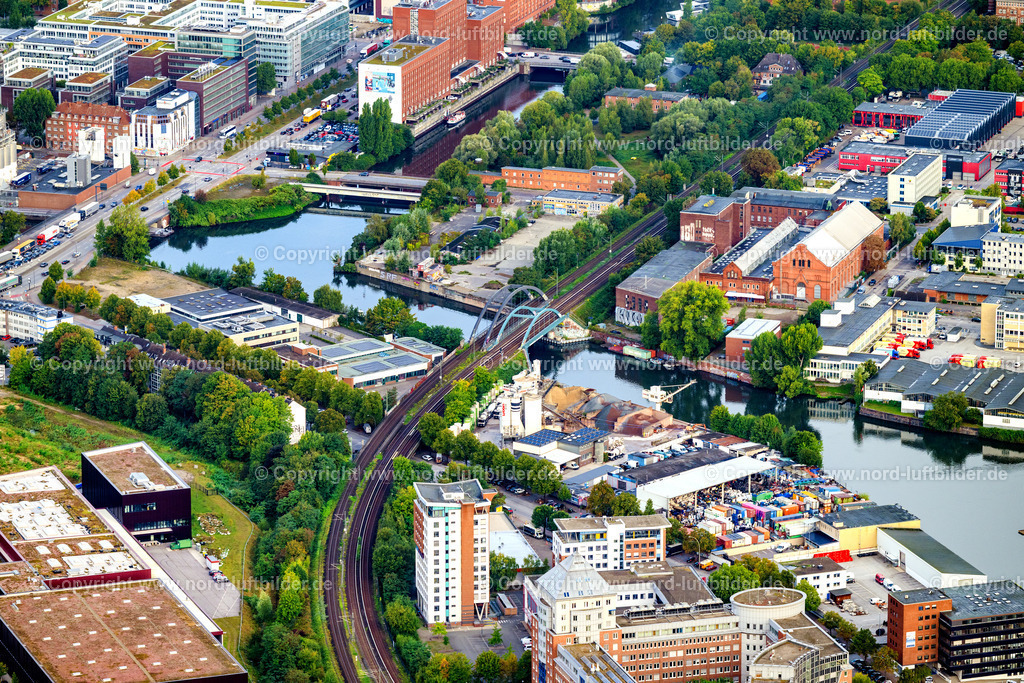 Hamburg_Rothenburgsort_Billstrasse_ELS_5233200925 | HAMBURG 20.09.2025 Eisenbahn- Brückenbauwerk zur Streckenführung der Bahn- Gleise " Billstraße " an der Straße Michelsenweg in Hamburg, Deutschland. // Railway bridge building to route the train tracks " Billstrasse " on street Michelsenweg in Hamburg, Germany. Foto: Martin Elsen
