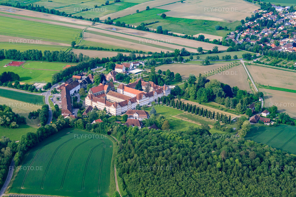 Luftbild: Schule Schloss Salem im Kloster und Schloss Salem im Ortsteil Stefansfeld in Salem im Bundesland Baden-Württemberg in Deutschland. – Foto: IMG_57583.jpg vom 08.06.2013 durch Werner Riehm/FLY-FOTO.de – Auflösung des Originals: 4752 x 3168 px – Schule Schloss Salem | Plus est en vous! – Kloster und Schloss Salem