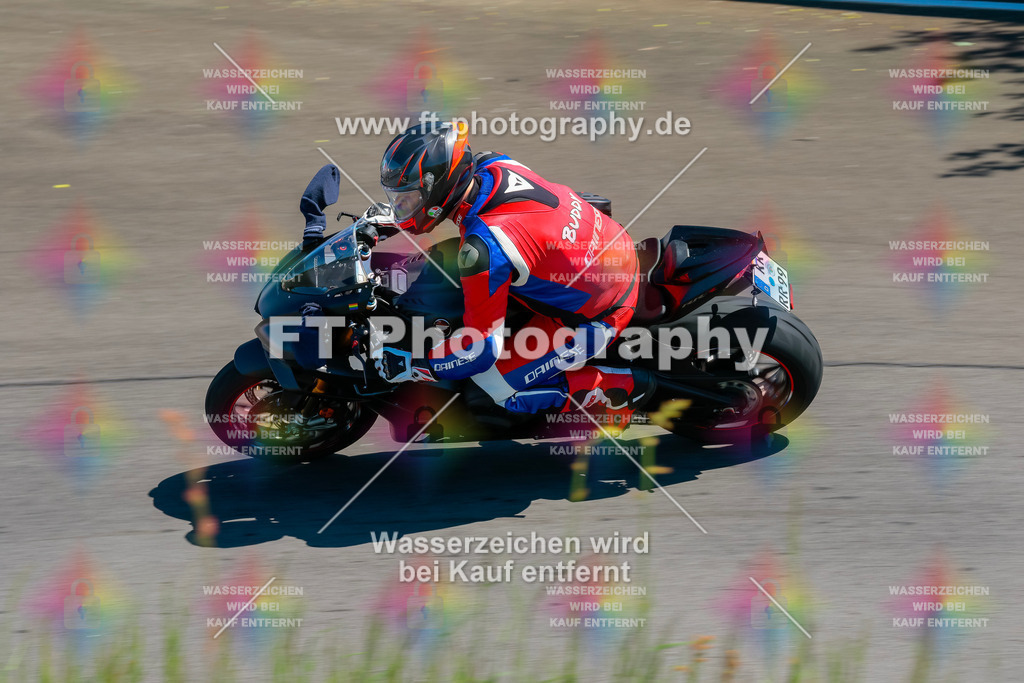 Moto-TeamOBK-22201 | Hier findet Ihr Bilder von Touristenfahrten auf der Nürburgring Nordschleife oder von anderen Veranstaltungen die ich besucht habe. Viel Spass beim Durch Schauen 