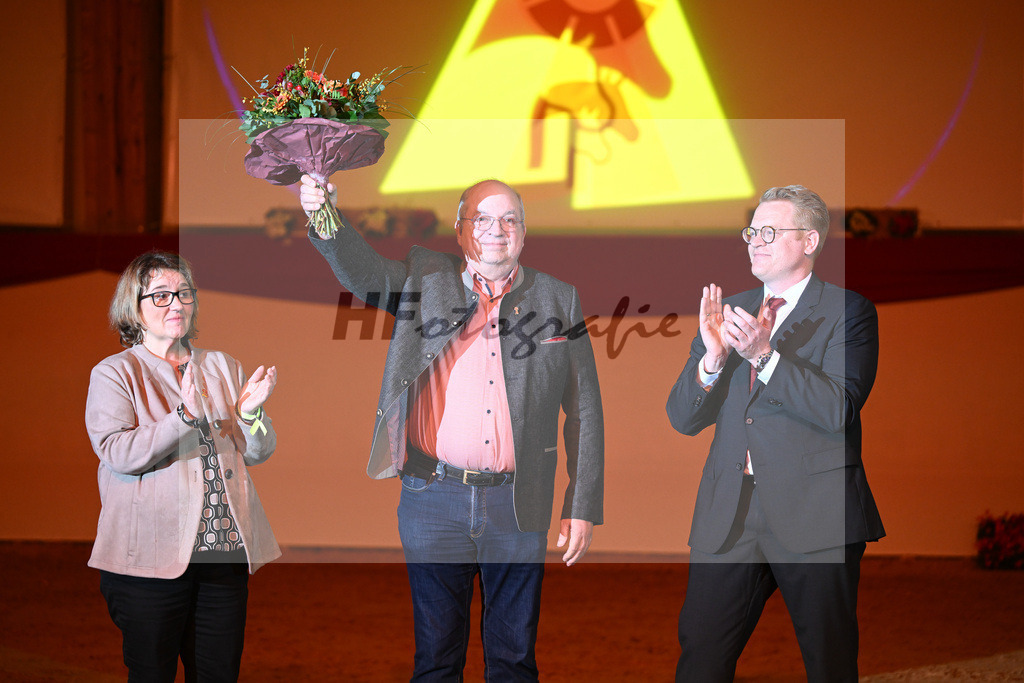Ehrung Hugo Mathaes_1234623 | hf-fotografie - Realisiert mit Pictrs.com