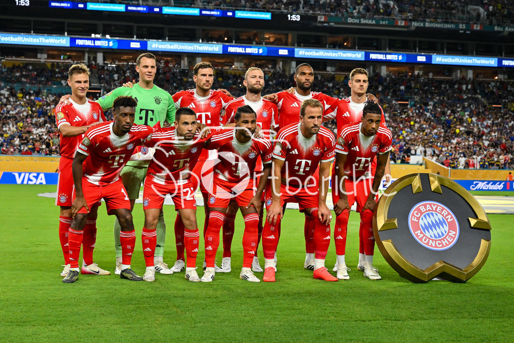 FC Bayern München - Boca Juniors | im Bild die Mannschaft des FC Bayern zu Spielbeginn / Startelf / Joshua KIMMICH (FC Bayern Muenchen 6), Manuel NEUER (FC Bayern Muenchen 1), Leon GORETZKA (FC Bayern Muenchen 8), Konrad LAIMER (FC Bayern Muenchen 27), Jonathan TAH (FC Bayern Muenchen 4), Josip STANISIC (FC Bayern Muenchen 44), Kingsley COMAN (FC Bayern Muenchen 11), Raphael GUERREIRO (FC Bayern Muenchen 22), Serge GNABRY (FC Bayern Muenchen 7), Harry KANE (FC Bayern Muenchen 9), Michael OLISE (FC Bayern Muenchen 17) / FIFA Club World Cup: FC Bayern Muenchen - Boca Juniors, Hard Rock Stadium am 20.06.2025 / NOT FOR SALE IN USA