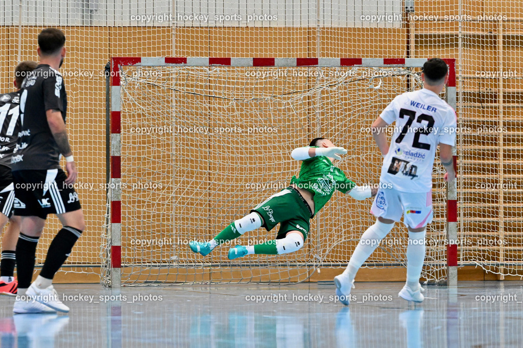 Carinthia Flamengo Futsal Club vs. FC Ljuti Krajisnici | #24 Dominik Hemmelmayer FC Ljuti Krajisnici, #72 Armin Kahvedzic Carinthia Flamengo, 7.Meter, Carinthia Flamengo Futsal Club vs. FC Ljuti Krajisnici, Carinthia Flamengo Fusal Club vs. FC Ljuti Krajisnici am 12.10.2025 in Klagenfurt (Ballspielhalle Viktring), Austria, (Photo by Bernd Stefan)