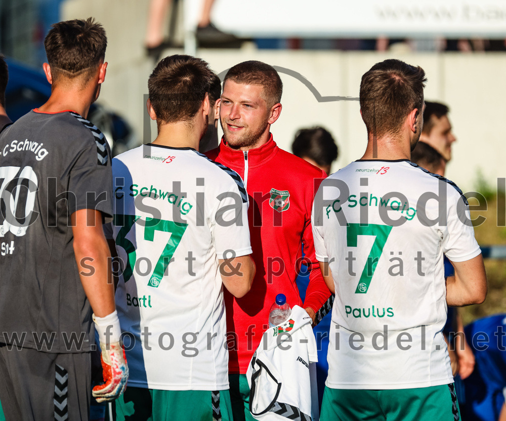 2023-08-01_004_FC_Schwaig_gegen_FC_Deisenhofen | Oberding, Deutschland, 01.08.2023:
Fußball, Toto-Pokal 2023 / 2024, 1. Spieltag, FC Schwaig gegen FC Deisenhofen, Endergebnis: 2:3

Torwart Philipp Strunk (FC Schwaig, #30), Tobias Bartl (FC Schwaig, #37), Nils Wölken (FC Schwaig, #8), Tobias Paulus (FC Schwaig, #7)

Foto: Christian Riedel / fotografie-riedel.net