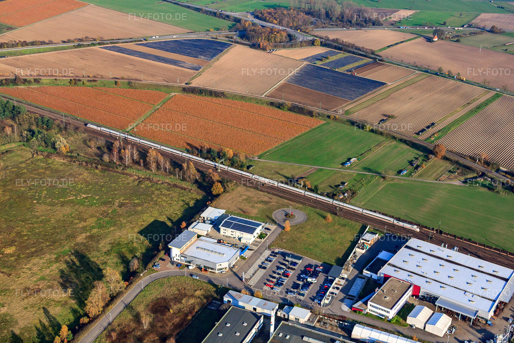 Luftbild: Gewerbegebiet Siemensstraße mit Tombor GmbH und Hartmann & König Stromzuführungs AG im Ortsteil Neudorf in Graben-Neudorf im Bundesland Baden-Württemberg in Deutschland. Foto: IMG_61018.jpg vom 18.11.2013 durch Werner Riehm/FLY-FOTO.deAuflösung des Originals: 4752 x 3168 pxKFZWERKSTATT.IO