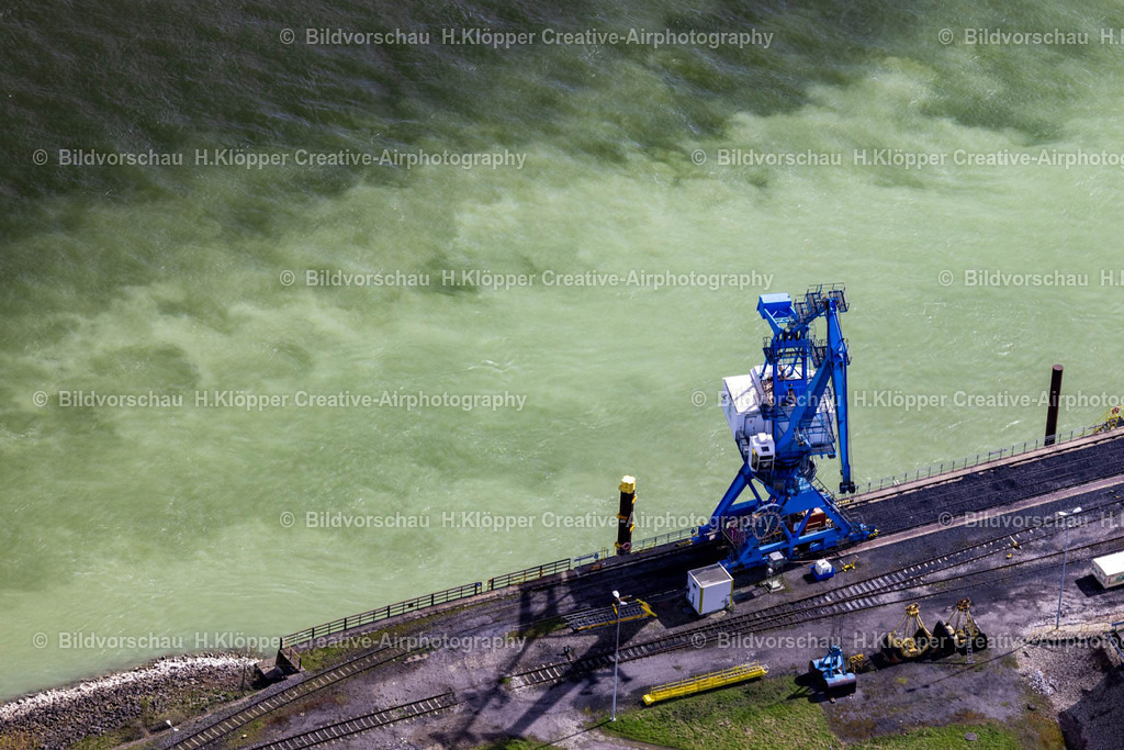 Luftbilder Rheinberg-1008 | Luftbildfotografie Belade- Verladestation für Kohle und Schüttgüter im Hafenbereich in Rheinberg im Bundesland Nordrhein-Westfalen, Deutschland - Realisiert mit Pictrs.com