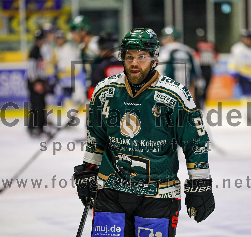 2025-12-05_092_TSV_Erding_gegen_Stuttgart_Rebels | Erding, Deutschland, 05.12.2025:Eishockey, Oberliga Süd 2025 / 2026, 23. Spieltag, TSV Erding gegen Stuttgart Rebels, Endergebnis: 5:6Markus Eberhardt (Erding Gladiators, #94)Foto: Christian Riedel / fotografie-riedel.net