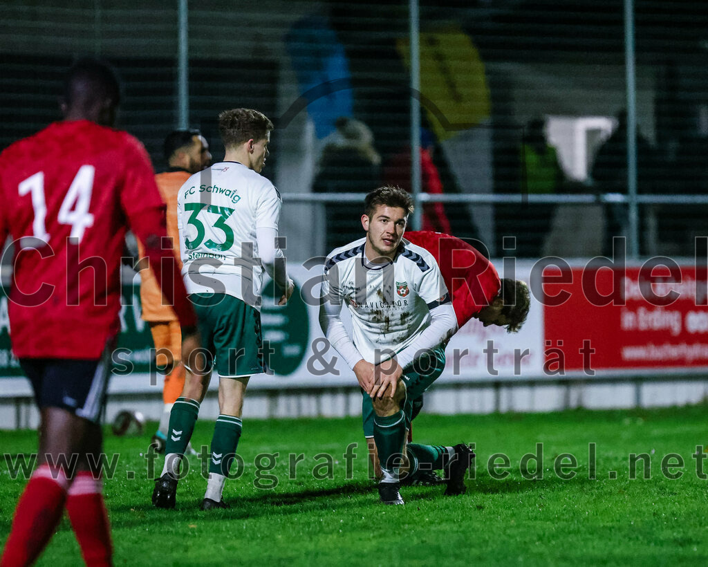 2023-11-17_070_FC_Schwaig_gegen_SpVgg_Feldmoching | Oberding, Deutschland, 17.11.2023:
Fußball, Landesliga Südost 2023 / 2024, 21. Spieltag, FC Schwaig gegen SpVgg Feldmoching, Endergebnis: 1:1

Joshua Steindorf (FC Schwaig, #33), Raffael Ascher (FC Schwaig, #9)

Foto: Christian Riedel / fotografie-riedel.net