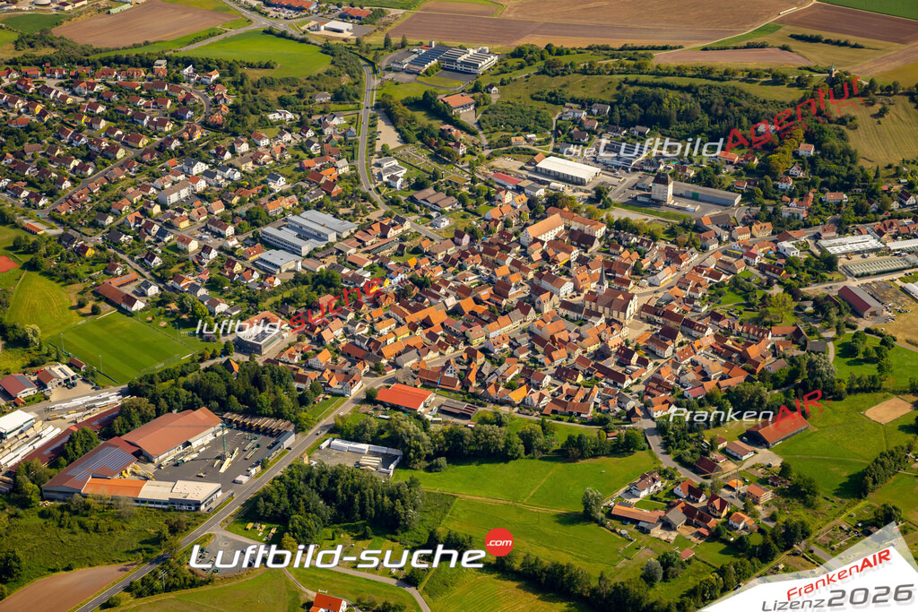 Das Luftbild zeigt :  Stadtlauringen - Die Luftaufnahme wurde 2024 vom UL-Flugzeug aus erstellt ( keine Drohne ) - Hochauflösende Luftaufnahme - Für grossformatige Ausdrucke geeignet. Die Geschenkidee !Mit Lizenz und Bildrechte bestellbar