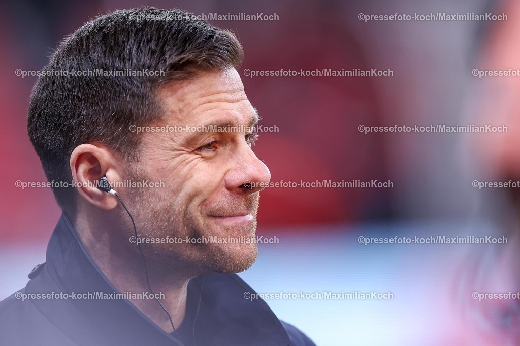 Lev15022501019 | 15.02.2025, Fußball, Bayer 04 Leverkusen - FC Bayern München, 1. Fußball Bundesliga, 22. Spieltag, BayArena, Saison 2024 2025: Cheftrainer Xabi Alonso (Bayer 04 Leverkusen Trainer)DFB regulations prohibit any use of photographs as image sequences and or quasi-video.