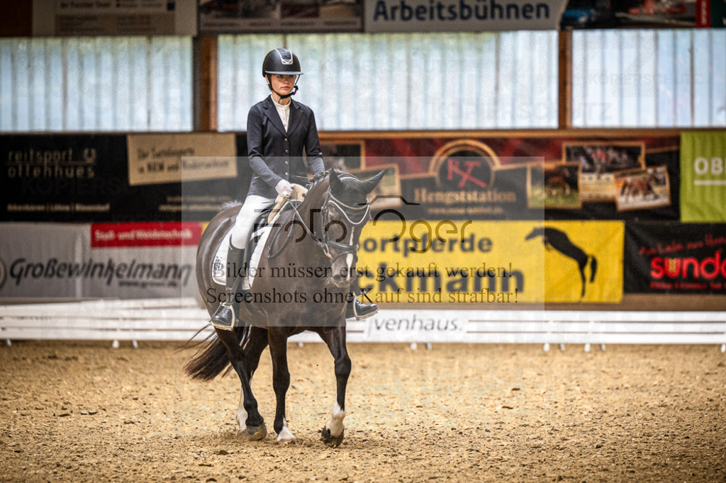 DOS_1846 | Entdecke hochwertige Reitturnierfotos von Foto Oger. Professionell, emotional und authentisch – jetzt Lieblingsmomente im Shop bestellen.Deutschlandweite Turnierfotografie. - Realisiert mit Pictrs.com
