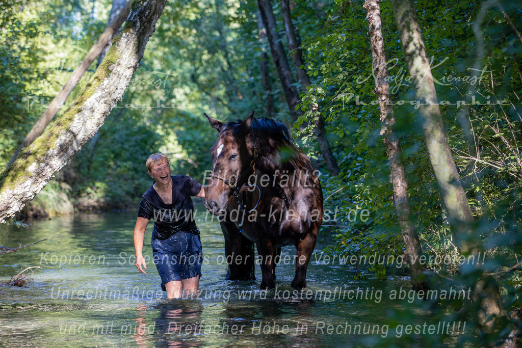 Auswahl_Photographie_Nadja_Kienast__F6A6196-Verbessert-RR | Ich biete Ihnen einzigartige und individuelle Fotoshootings mit Ihren Tieren.
In individuellen Coachings lernen Sie, wie sie von Ihrem Pferd, Ihrer Katze, Ihrem Hund oder einfach Ihrem persönlichen Lieblingstier eindrucksvolle Fotos machen können.