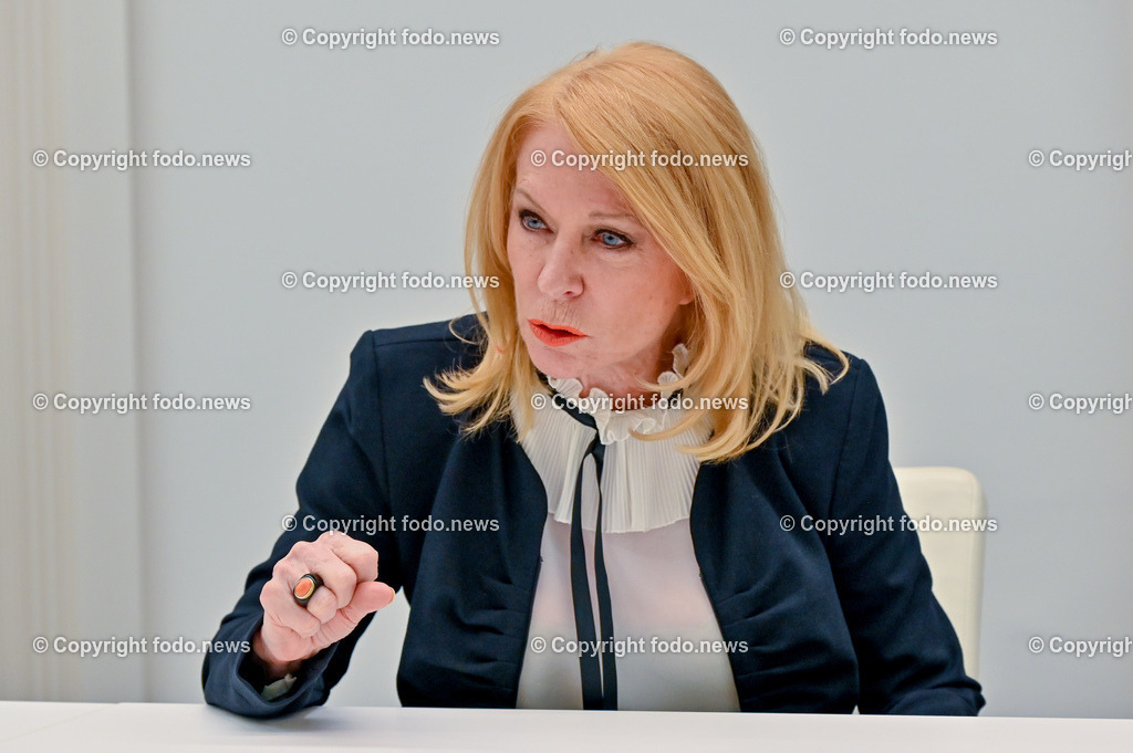 Gerda Rogers_ Starastrologin_ 19.012.2023-23 | 19.01.2023, Linz, AUT, Sparkasse Oberoesterreich im Bild Gerda Rogers (Starastrologin) 