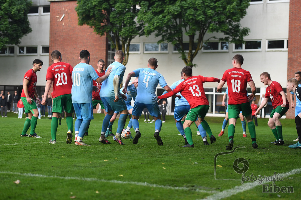 BV Bockhorn-SG FriPe | Relegation zur Kreisliga; BV Bockhorn (blau)-SG FriPe (rot) am 05.06.2025 in Oldenburg/Ofenerdiek (Lagerstraße), Photo: Philip Eiben 2025 - Realisiert mit Pictrs.com