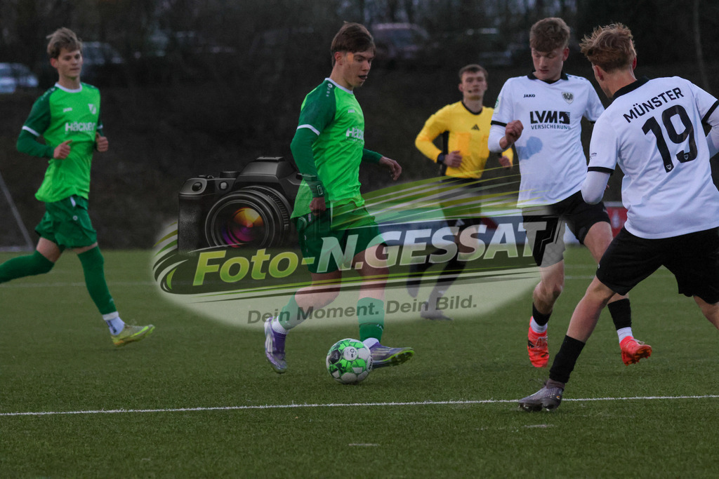 SV Rödinghausen - SC Preußen Münster | Auf dem Bild zu sehen: grün SV Rödinghausen: David Krause ; weiß SC Preußen Münster: Jonah MarkötterSV Rödinghausen, SC Preußen Münster, Saison 25/26, A-Jugend Westfalenpokal, Achtelfinale, U19, Deutschland - Realisiert mit Pictrs.com