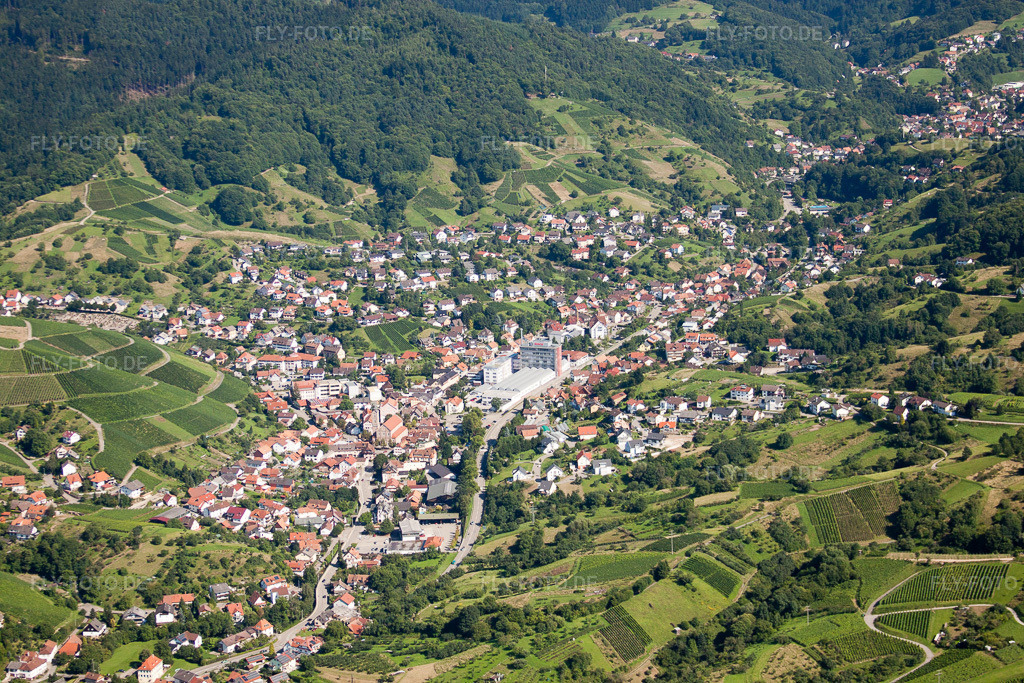 Luftbild: Ortsansicht der Straßen und Häuser der Wohngebiete im Ortsteil Untertal in Bühlertal im Bundesland Baden-Württemberg in Deutschland. Foto: IMG_31391.jpg vom 09.08.2010 durch Werner Riehm/FLY-FOTO.de