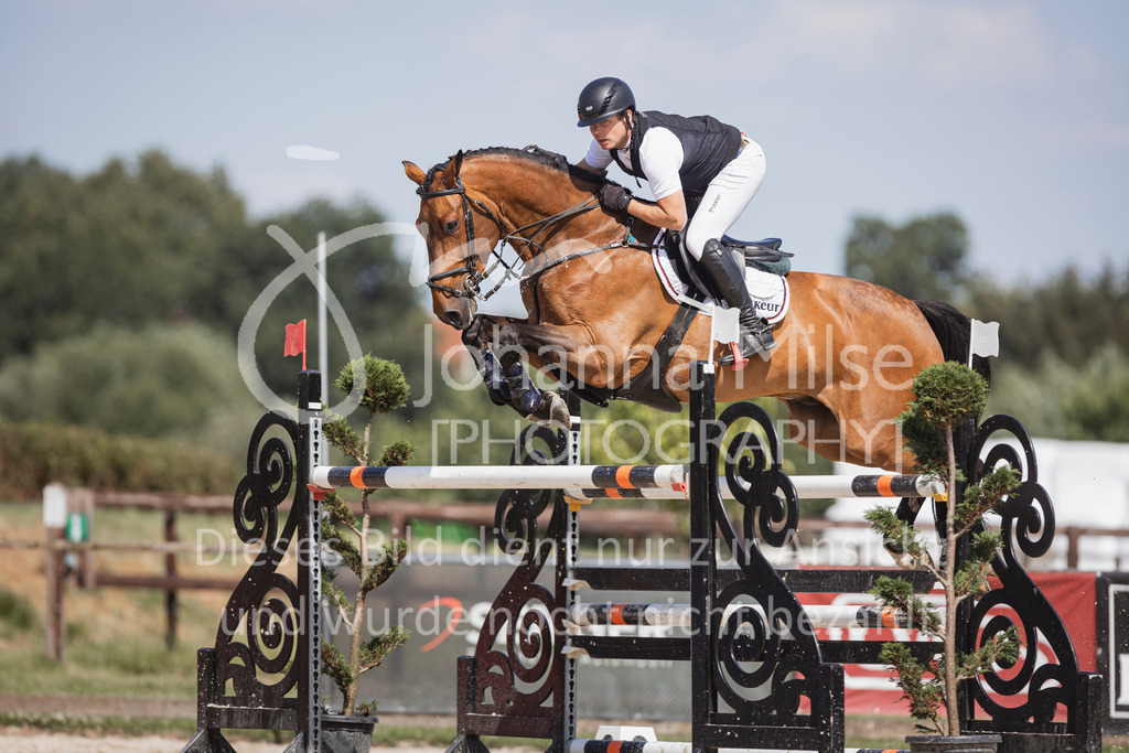 240628_LüPfSpTa_S1-Spr-105 | Deine schönsten Turniermomente als professionelle Fotos! Entdecke hochwertige Pferdesport-Fotografie im Online-Shop. Jetzt Fotos finden & bestellen!