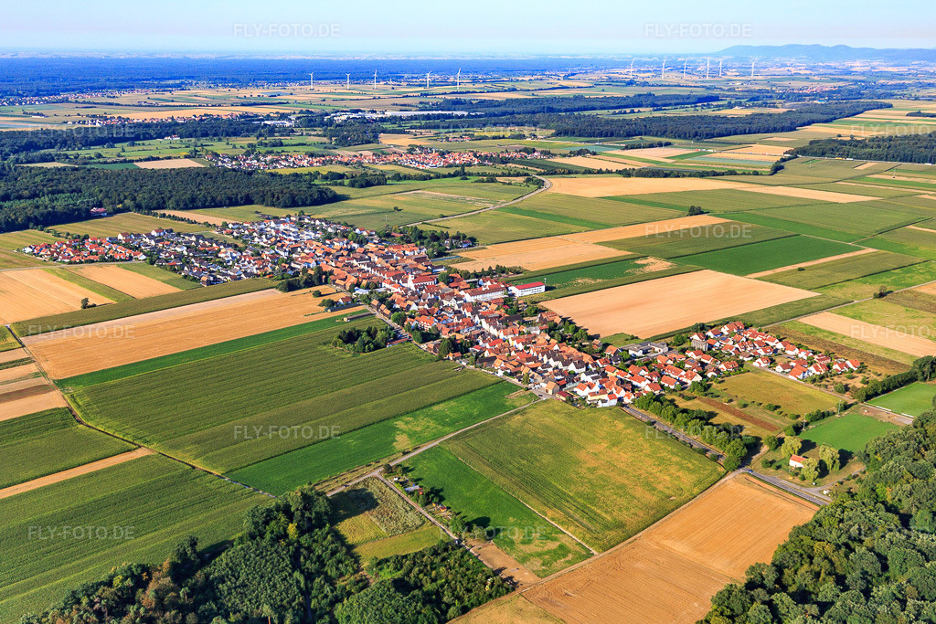 Luftbild: Ortsansicht aus Norden im Ortsteil Hayna in Herxheim im Bundesland Rheinland-Pfalz in Deutschland. Foto: IMG_109625.jpg vom 31.07.2018 durch Werner Riehm/FLY-FOTO.de