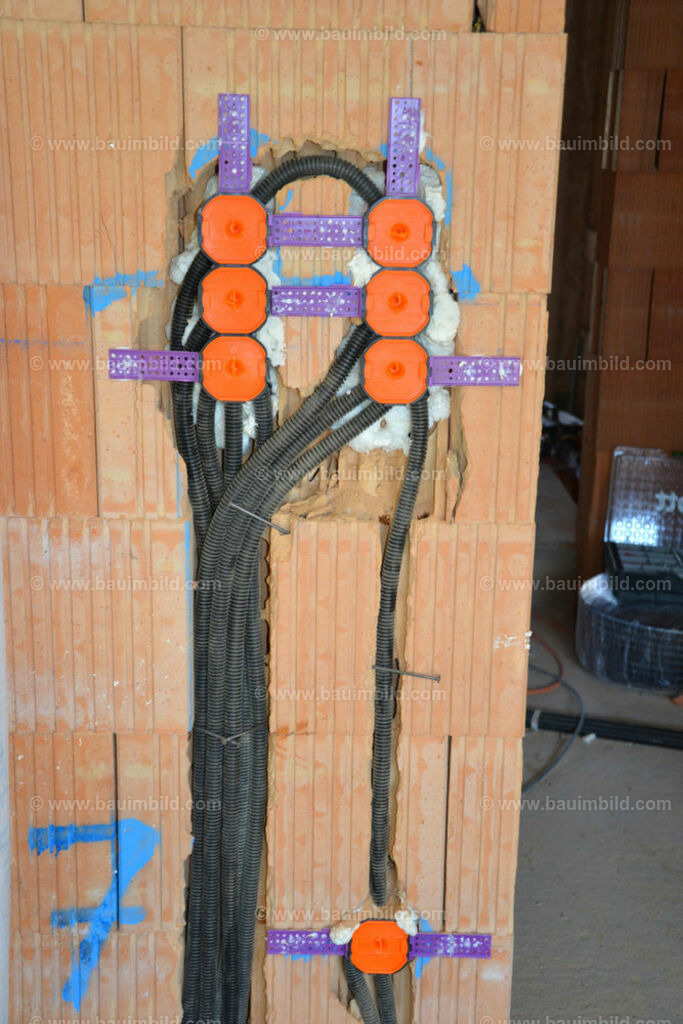 bib-lg17-elektroinstallation-0145 | Nach LV-Leistungsgruppen sortierte Detailfotos über den Bau eines Hauses. Alle Hausbau-Bilder direkt vom Urheber und Autor der Website Haus-Selber-Bauen.com