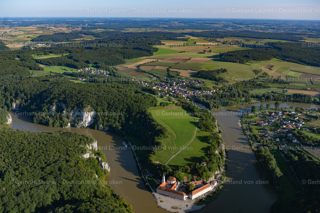 4050969 | WELTENBURG 03.09.2021 Gebäudekomplex des Klosters an der Asamstraße am Ufer der Donau in Weltenburg im Bundesland Bayern, Deutschland. Weiterführende Informationen bei: Weltenburger Klosterbetriebe GmbH. // Complex of buildings of the monastery on Asamstrasse on Ufer of Donau in Weltenburg in the state Bavaria, Germany. Further information at: Weltenburger Klosterbetriebe GmbH. Foto: Gerhard Launer