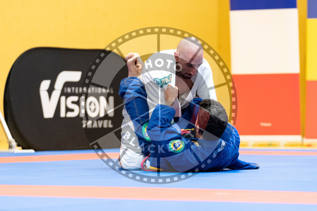 20231118PBB11573 | Fighters compete during the AJP Tour 600 Frankfurt Championship in Frankfurt/Main, Germany, on November 18, 2023.