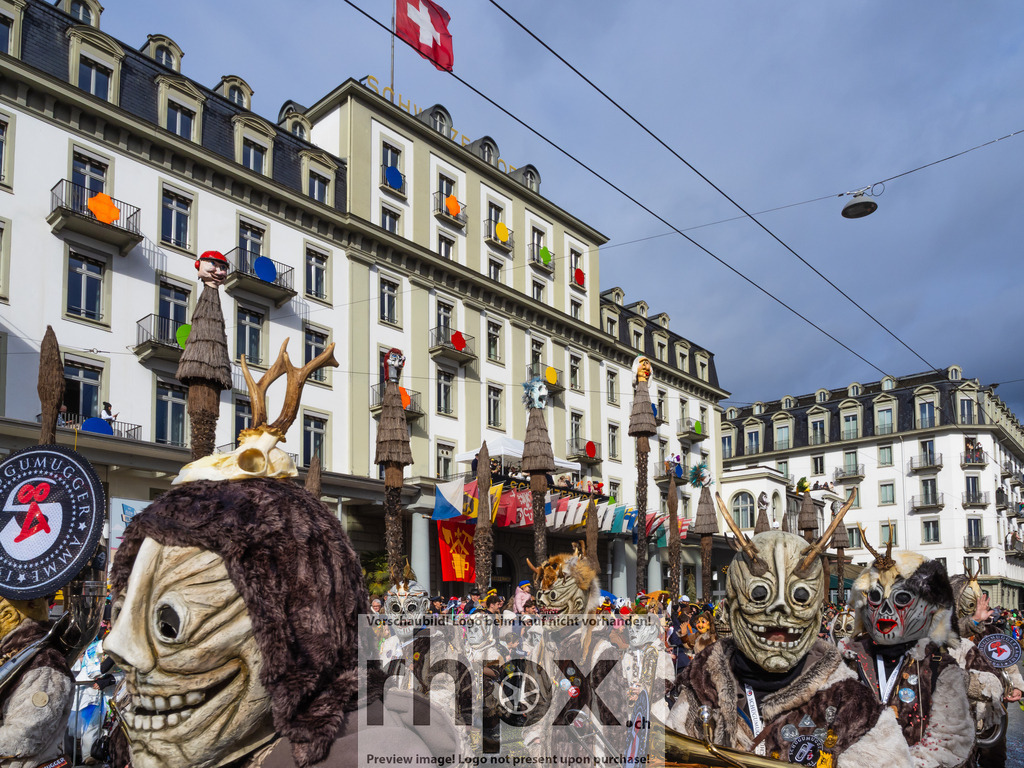 Fritschi-Umzug Luzern 2026 | Foto-Standort: Schweizerhof Luzern - Realisiert mit Pictrs.com