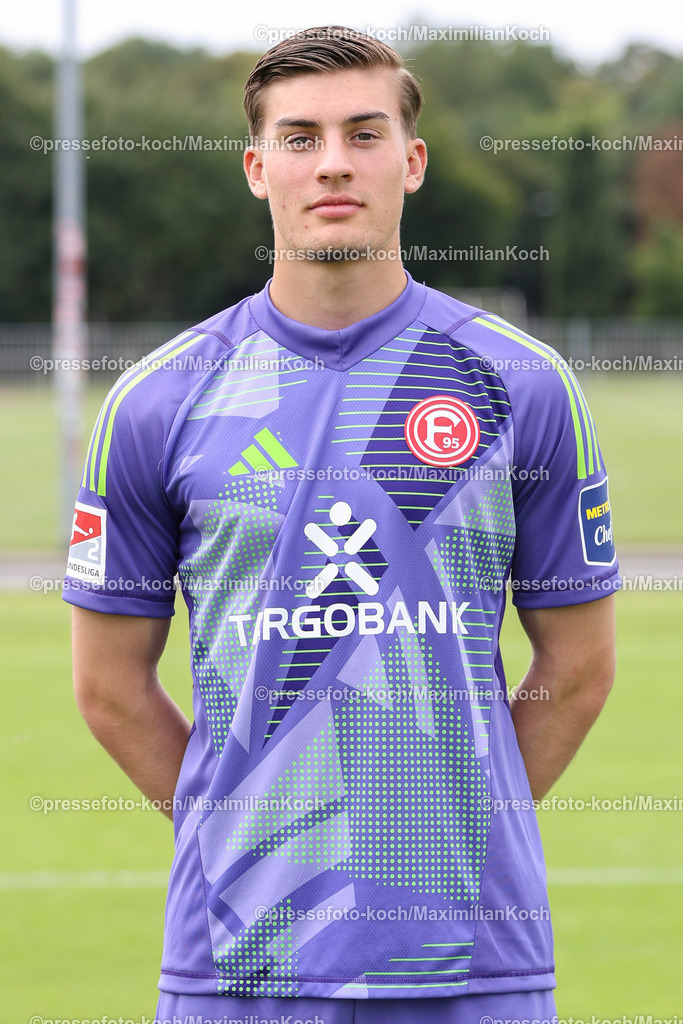 Due2BL25072401037 | Robert Kwasigroch; Fortuna Düsseldorf; 2. Bundesliga, Porträttermin 2024/2025