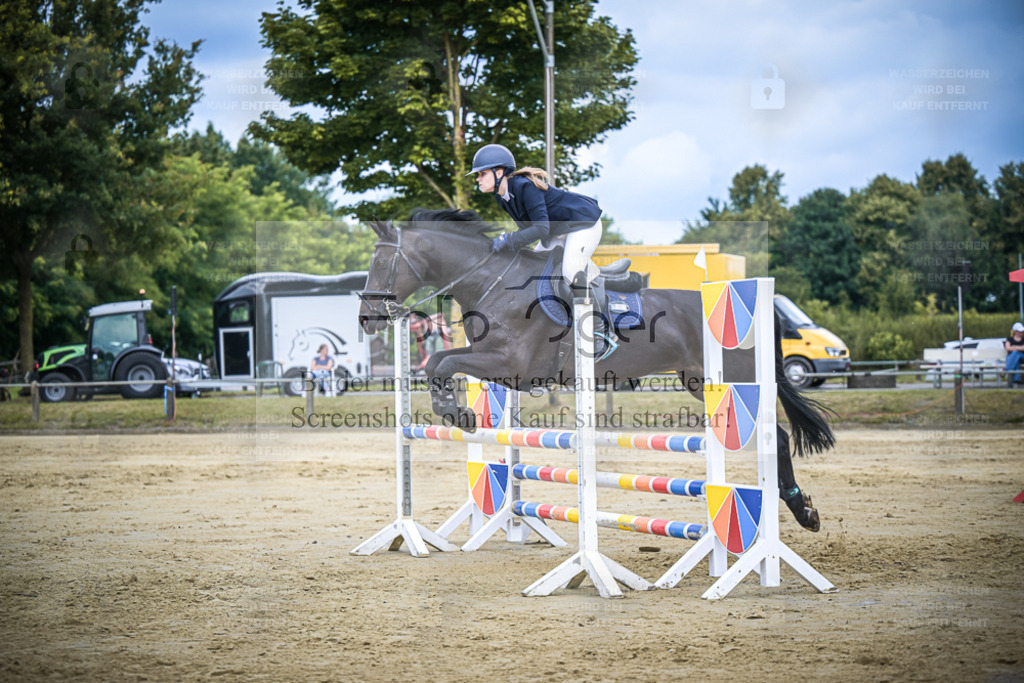 DOS_6748 | Entdecke hochwertige Reitturnierfotos von Foto Oger. Professionell, emotional und authentisch – jetzt Lieblingsmomente im Shop bestellen. - Realisiert mit Pictrs.com
