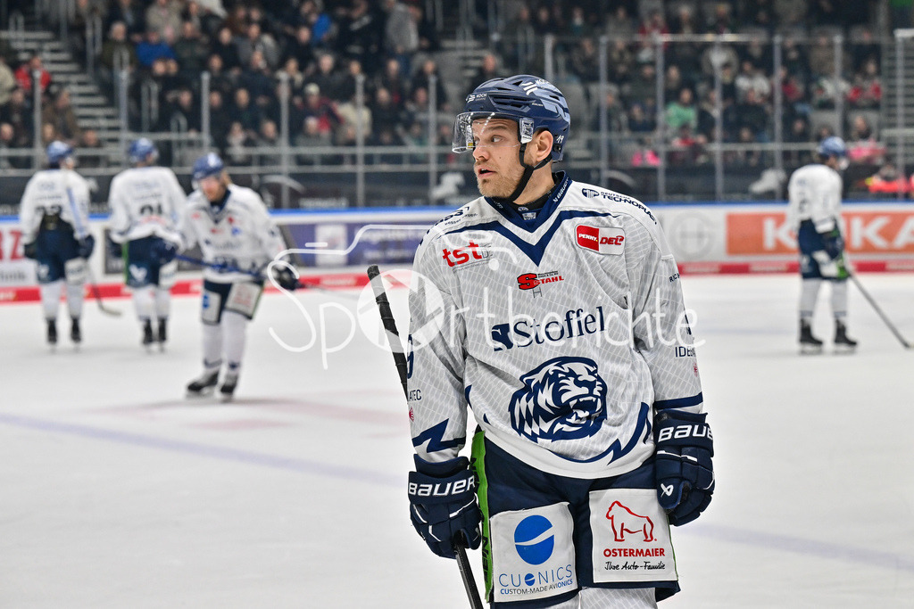 Augsburger Panther - Straubing Tigers | Im Bild Tim BRUNNHUBER (Straubing Tigers 19) / Freisteller / Einzelfoto / DEL: Augsburger Panther - Straubing Tigers, Curt Frenzel Stadion am 29.11.2024