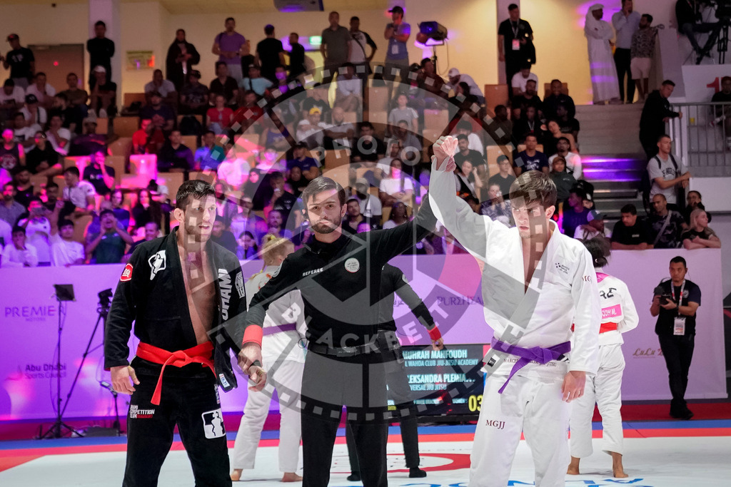 20231109PBB6005 | Fighters compete during the AJP World Professional Championship in the Mubadala Arena in Abu Dhabi, Arab United Emirates, on November 9, 2023.
