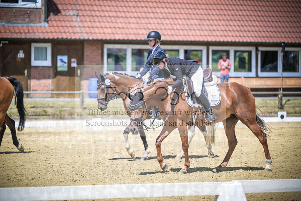 DOS_5558 | Entdecke hochwertige Reitturnierfotos von Foto Oger. Professionell, emotional und authentisch – jetzt Lieblingsmomente im Shop bestellen.Deutschlandweite Turnierfotografie. - Realisiert mit Pictrs.com
