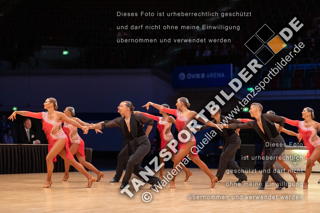20221112-04492 | Hier finden Sie Tanz Bilder vom Latein und Standard Formationen tanzen. Sportbilder vom Tanzsport. Schöne Fotos und von Weltmeisterschaft, Europameisterschaft, Bundesliga, Regionalliga, Oberliga und Landesliga sowie von GOC Stuttgart, DanceComp, WM Bremen