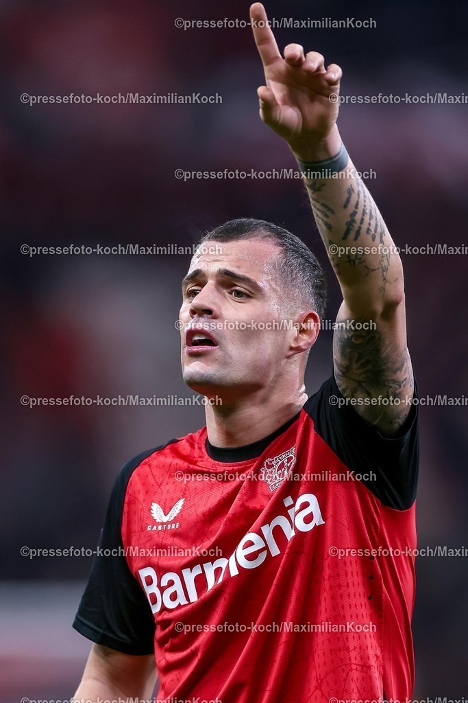 Lev15022501229 | 15.02.2025, Fußball, Bayer 04 Leverkusen - FC Bayern München, 1. Fußball Bundesliga, 22. Spieltag, BayArena, Saison 2024 2025: Granit Xhaka (Bayer04 Leverkusen #34) gestikulierend auf dem SpielfeldDFB regulations prohibit any use of photographs as image sequences and or quasi-video.