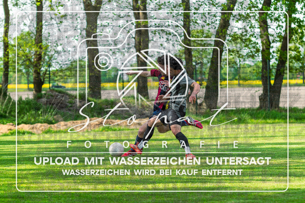 Kreisliga Herren HK - SG Nordheide vs. FG Fulde-Stellichte | Max Henry Grenke (#09 SG Nordheide), Nazar Genco (#18 FG Fulde-Stellichte); Kreisliga Herren HK - SG Nordheide vs. FG Fulde-Stellichte am 03.05.2026 in Sportplatz, Kirchboitzen - Realisiert mit Pictrs.com