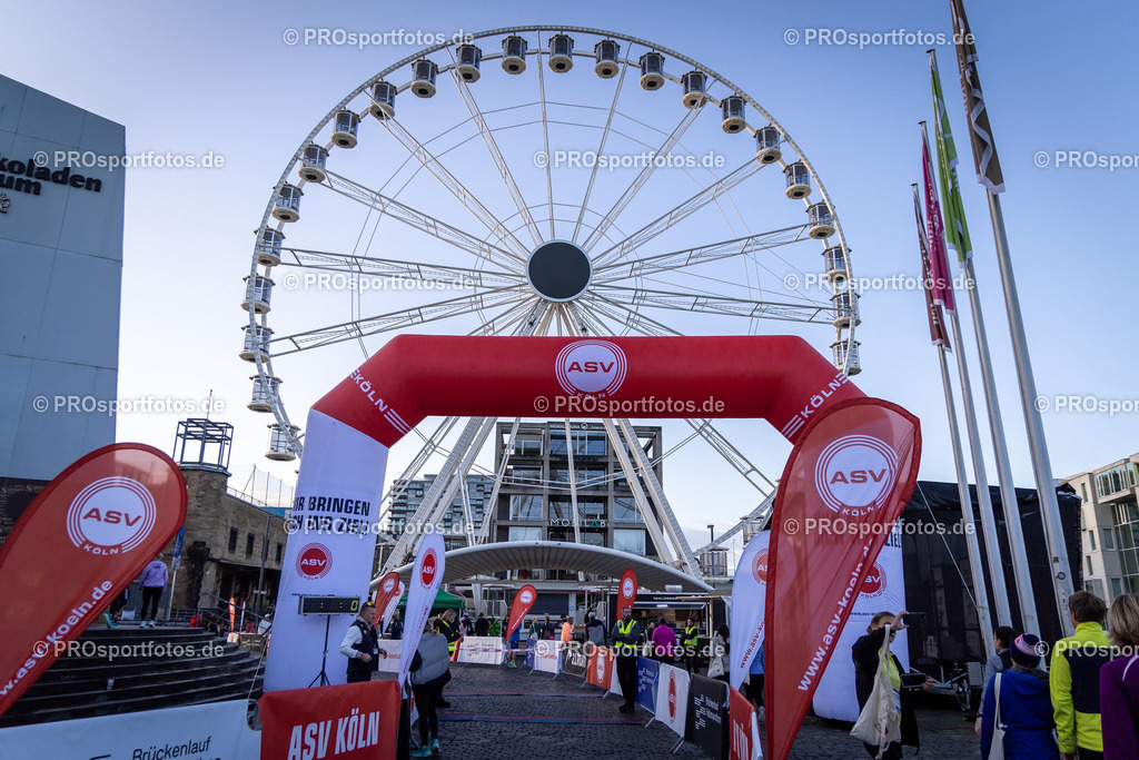44. Kölner Brückenlauf; Koeln, 14.09.25 | Impressionen vom 44. Kölner Brückenlauf am 14.09.25 am Schokoladenmuseum in Koeln. Foto: BEAUTIFUL SPORTS/Leah Kohring