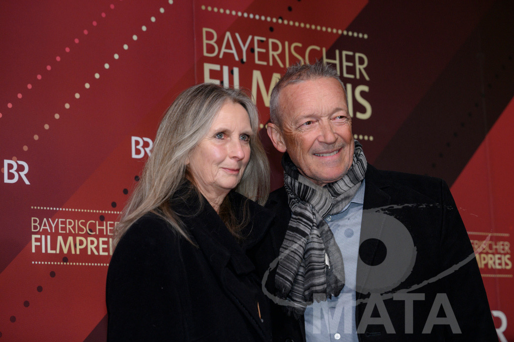 _DWI5472 | Claudia Heiss und Michael Roll bei der Verleihung des 47. Bayerischen Filmpreises 2026  im Prinzregententheater. München, Deutschland. Der Bayerische Filmpreis wird seit 1979 von der Bayerischen Staatsregierung verliehen, um die Bedeutung des Kinofilms als Kulturgut herauszustellen - Realisiert mit Pictrs.com