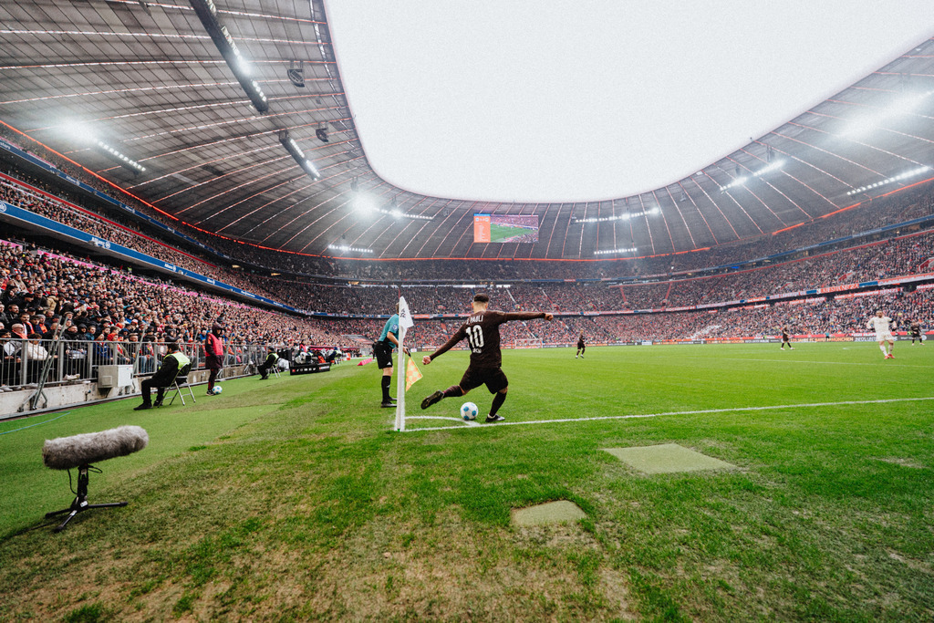 HEV01477 | Der offizielle Shop für FC St. Pauli Fotos. Wähle aus Spielszenen & Fanmomenten dein FCSP Wunschformat. Wir liefern Millerntor-Atmosphäre.