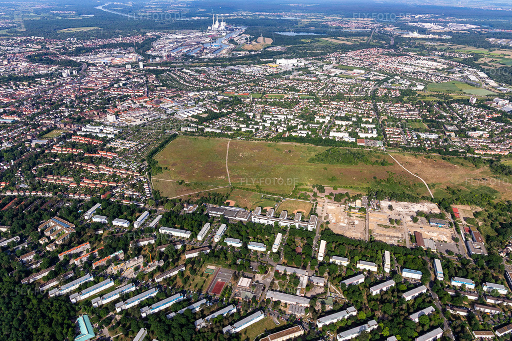 Luftbild: Alter Flugplatz im Ortsteil Nordstadt in Karlsruhe im Bundesland Baden-Württemberg in Deutschland. Foto: IMG_131573.jpg vom 22.05.2022 durch Werner Riehm/FLY-FOTO.de