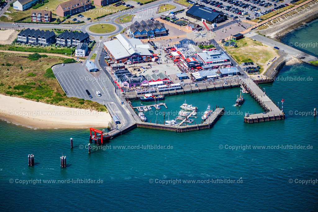 Sylt_List_Hafen_Gosch_Tonnenhalle_ELS_1313210625 | LIST 21.06.2025 Hafenanlagen am Ufer des Hafenbeckens in List auf der Insel Sylt im Bundesland Schleswig-Holstein, Deutschland. // Port facilities on the shores of the harbor of in List on Island Sylt in the state Schleswig-Holstein, Germany. Foto: Martin Elsen