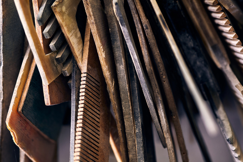 Hornmanufaktur | Wien, Austria - August 09, 2022; Hornmanufaktur Thomas Petz; verschiedene Werkstücke an der Wand - Realisiert mit Pictrs.com