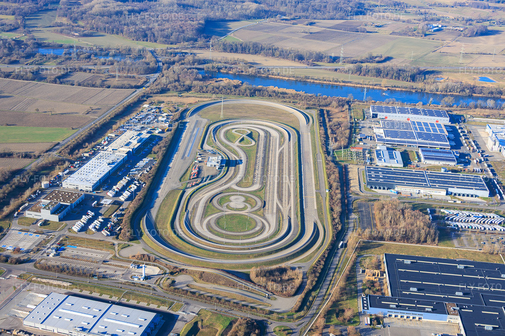 Luftbild: Daimler Truck EVZ Testgelände in Wörth am Rhein im Bundesland Rheinland-Pfalz in Deutschland. Foto: IMG_152506.jpg vom 31.12.2025 durch Werner Riehm/FLY-FOTO.de