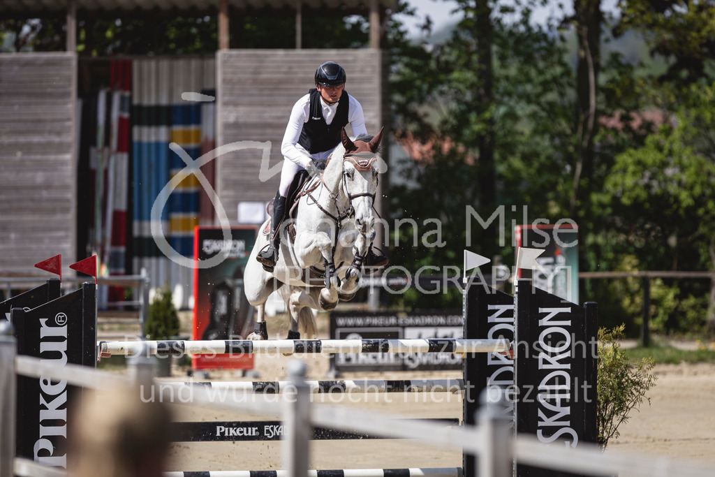 260502_Spenge_9_Youngster-M2-900 | Deine schönsten Turniermomente als professionelle Fotos! Entdecke hochwertige Pferdesport-Fotografie im Online-Shop. Jetzt Fotos finden & bestellen!