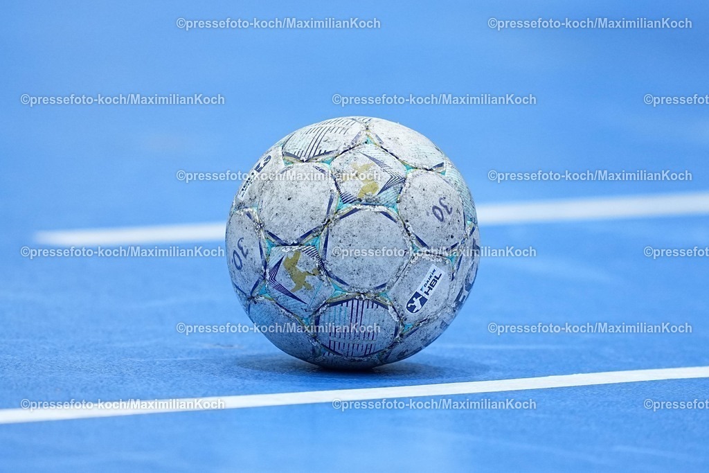 xYDRx19022601001 | 19.02.2026, xydrx, Handball, 1.HBL, VfL Gummersbach - ThSV Eisenach, Schwalbe-Arena: Spielball    Photo: xYannisxDreimannxPressefotoKochx
