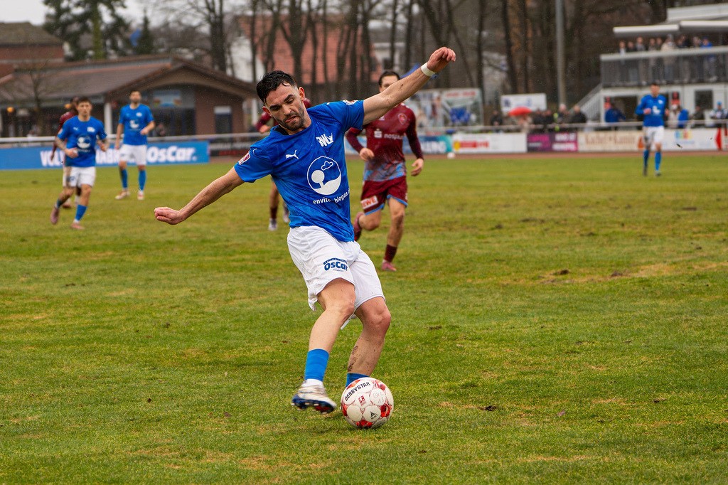 Fußball I Herren I Saison 2025-2026 I Regionalliga Nord I 23. Spieltag I TuS Blau-Weiß Lohne - SC Weiche Flensburg 08 I 0481 | Rilind Neziri (23, TuS BW Lohne) - Realisiert mit Pictrs.com