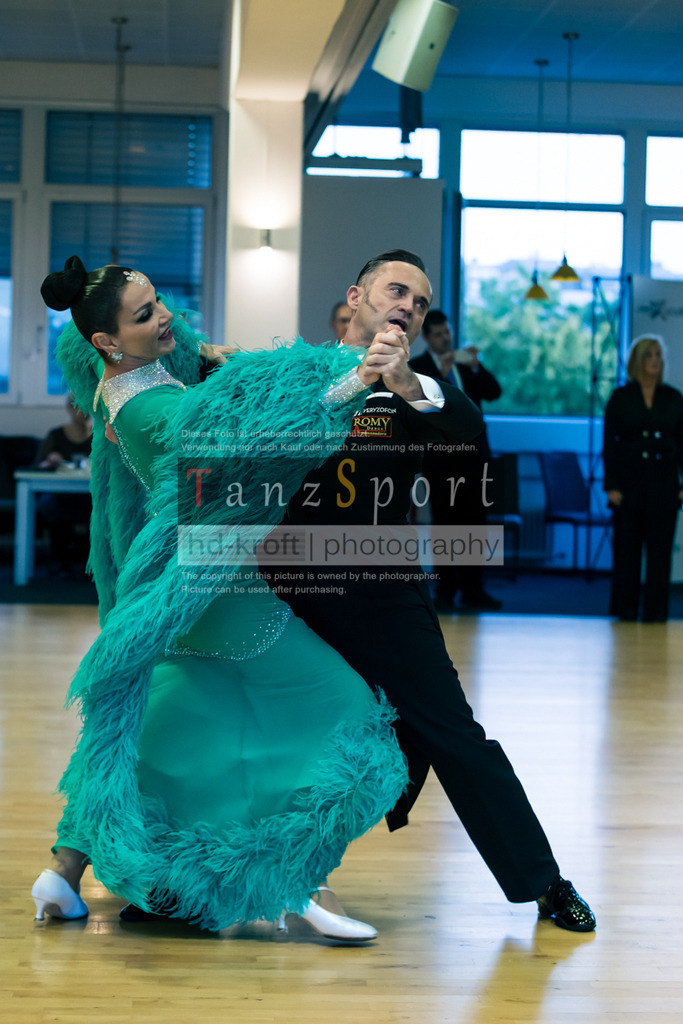 20250906_LM_By_Masters-III-S-Std_6852 | Tanzsportbilder, Standardtanz, Lateintanz, WDSF, DTV, LTVB, dancecomp, goc, hessen tanzt, blaues band der spree, walzer, tango, wiener walzer, slowfox, quickstepp, samba, rumba, cha-cha-cha, paso doble. jive, hd-kroft photography, turniertanzsport