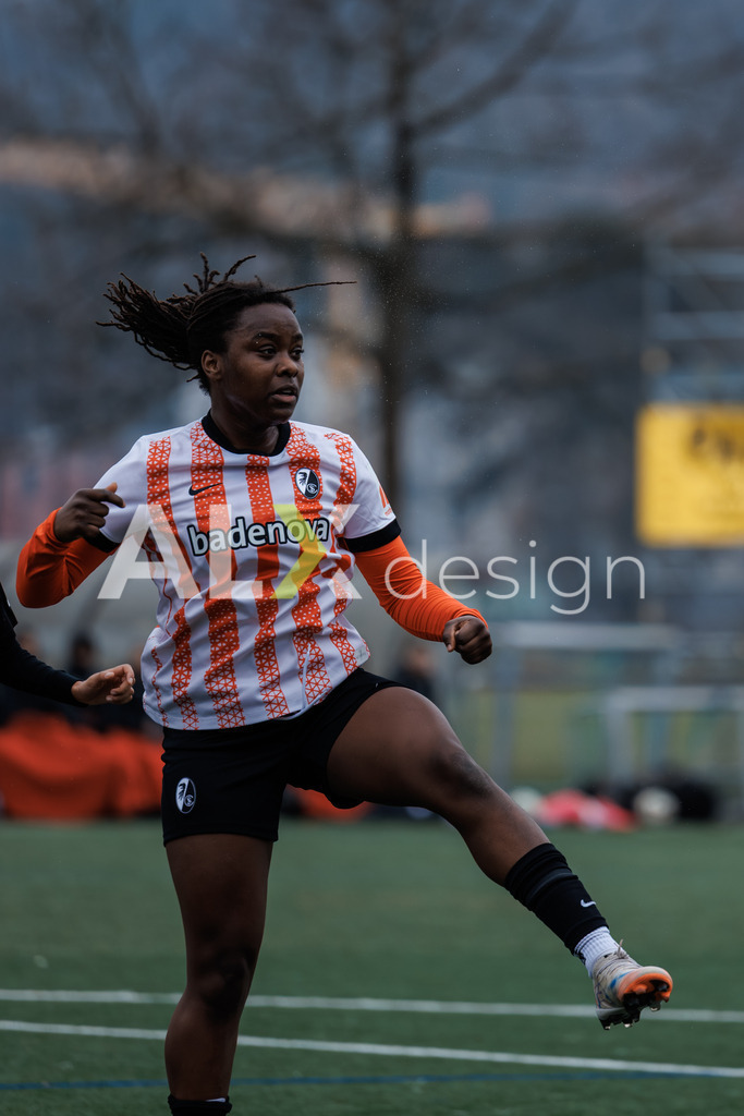 Fußball I Frauen I Saison 2025-2026 I Freundschaftsspiel I FC Aarau Frauen - SC Freiburg U20 I 24.01.2026 | 22 Almas Traore (SC Freiburg U20) – Mittelfeld - Realisiert mit Pictrs.com