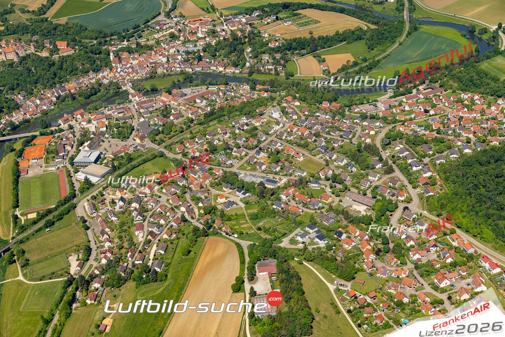 Das Luftbild der Stadt Harburg wurde 2022 vom Flugzeug heraus erstellt (keine Drohnen-Aufnahmen) Aufnahmehöhe ca.450 Meter- hohe Bildauflösung und Druck-Qualität. Garantiert!